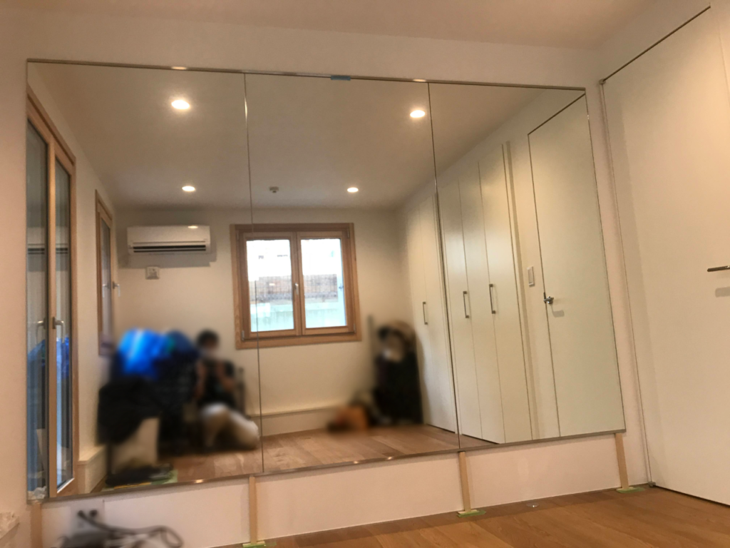 自宅からダンスレッスン。＿東京都世田谷区 | 姿見鏡の取り付けは高井鏡店